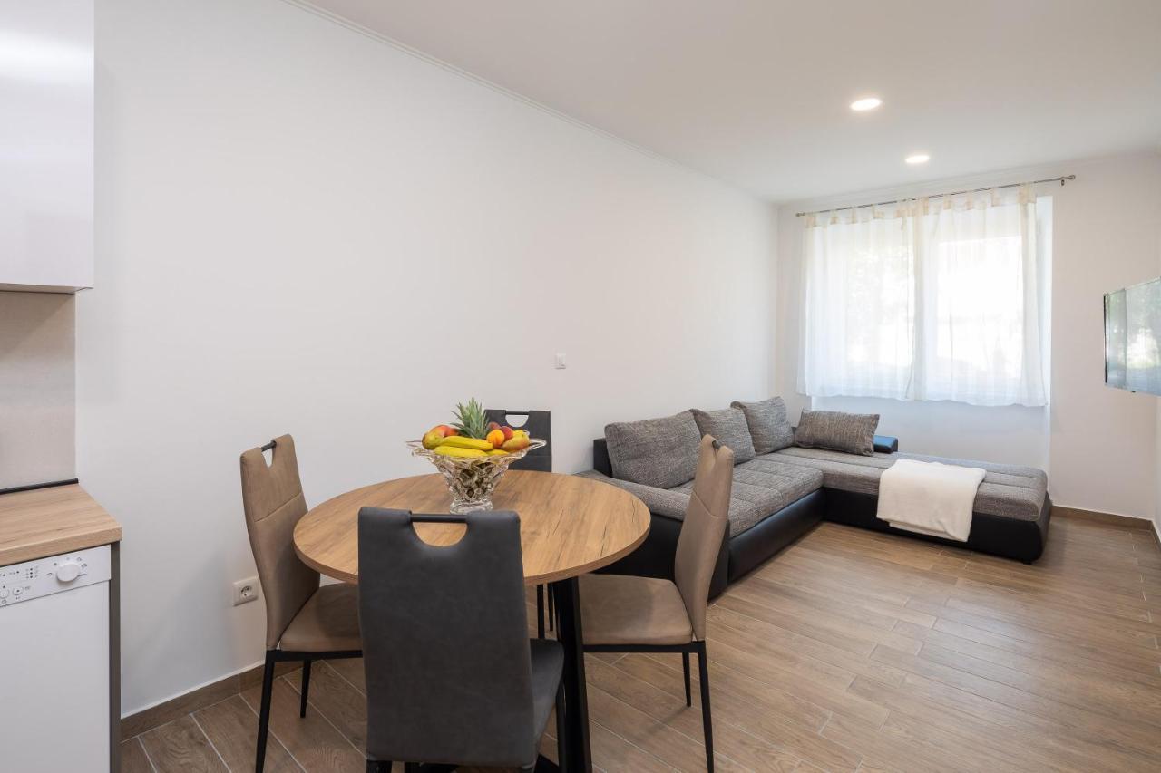 Direct Beach Apartments Jesenice  Exteriör bild